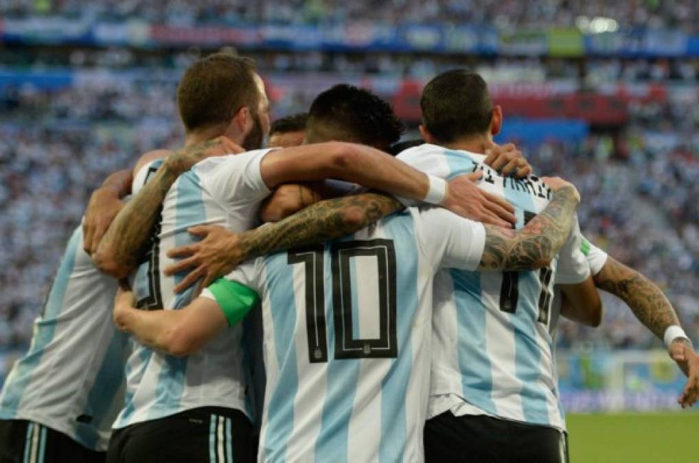 ¡Argentina y Messi clasifican a octavos del Mundial sufriendo!