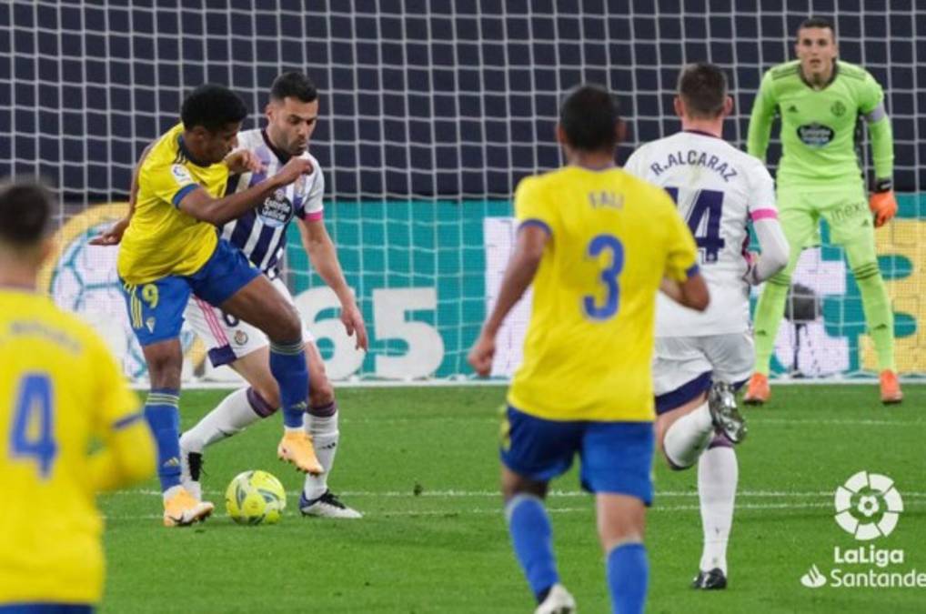 El Cádiz despidió el 2020 con un empate sin goles frente al Valladolid; Choco Lozano jugó de titular