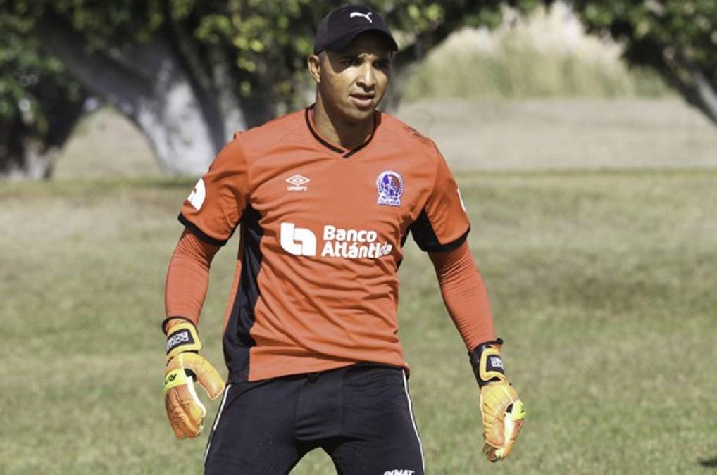 Una lesión crónica llevaría a Donis Escober a jugar su último torneo con Olimpia