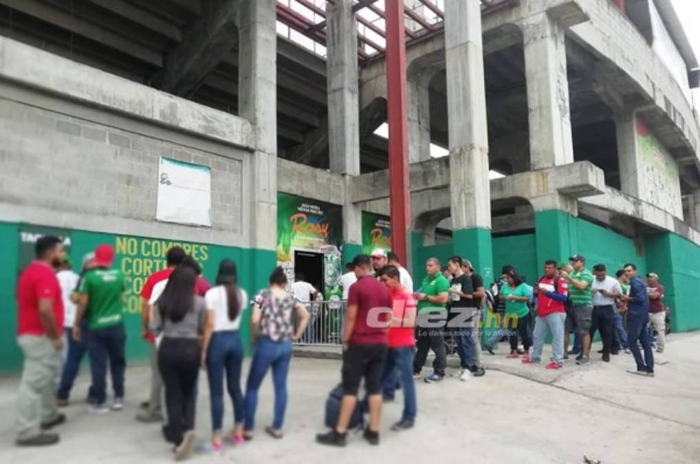 Aficionados de Marathón hacen filas para comprar boletos en el Yankel