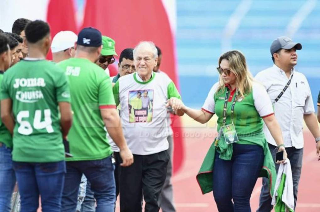 Marathón rinde homenaje a Chelato Uclés previo al clásico ante Motagua