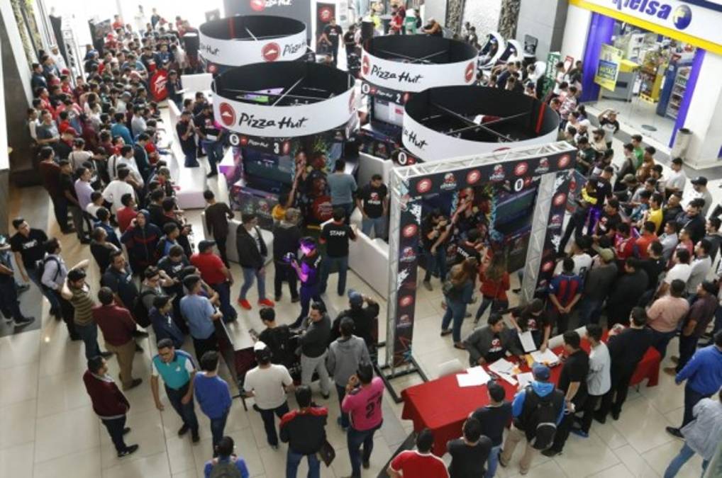 Arrancó la Fifiada 2020 de Pizza Hut en Altara Mall de San Pedro Sula