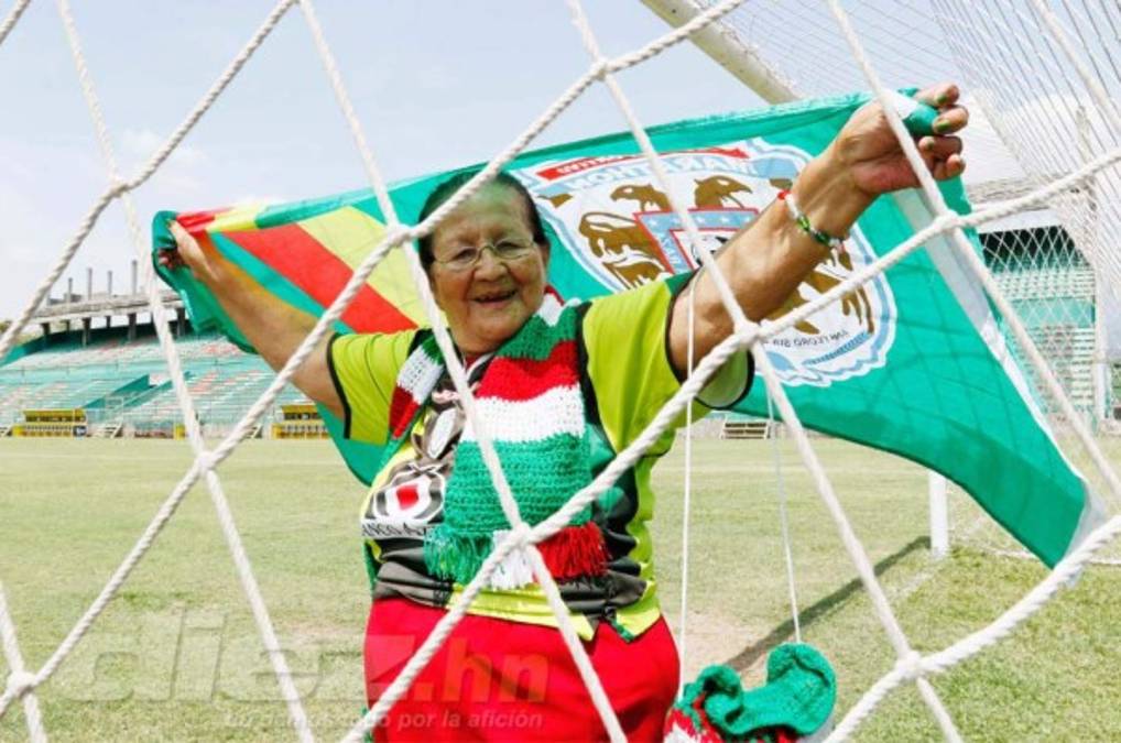 Doña Queta, la seguidora más fiel de Marathón que quiere la novena