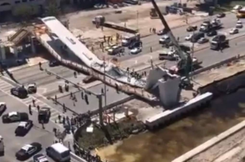 Se desploma un puente en Miami frente a FIU días después de ser inaugurado