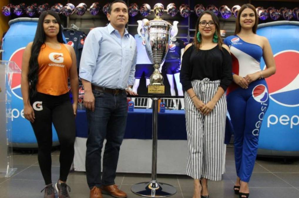 Motagua presenta la Copa Diunsa del duelo amistoso ante Alajuelense