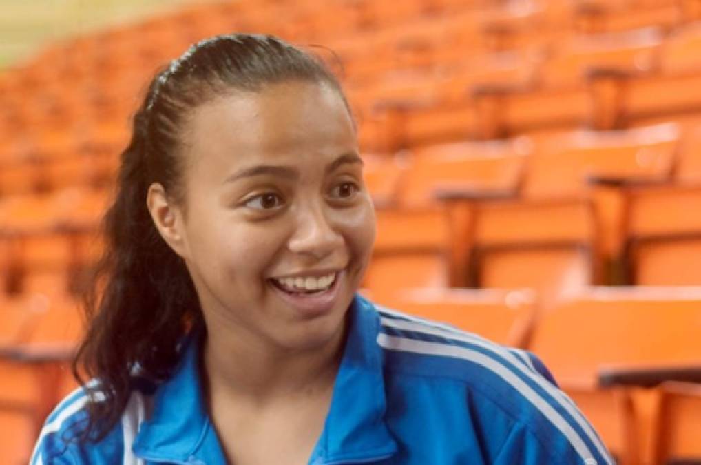 Nelly Rápalo, basquetbolista hondureña ficha por la Universidad de Bayamón Puerto Rico