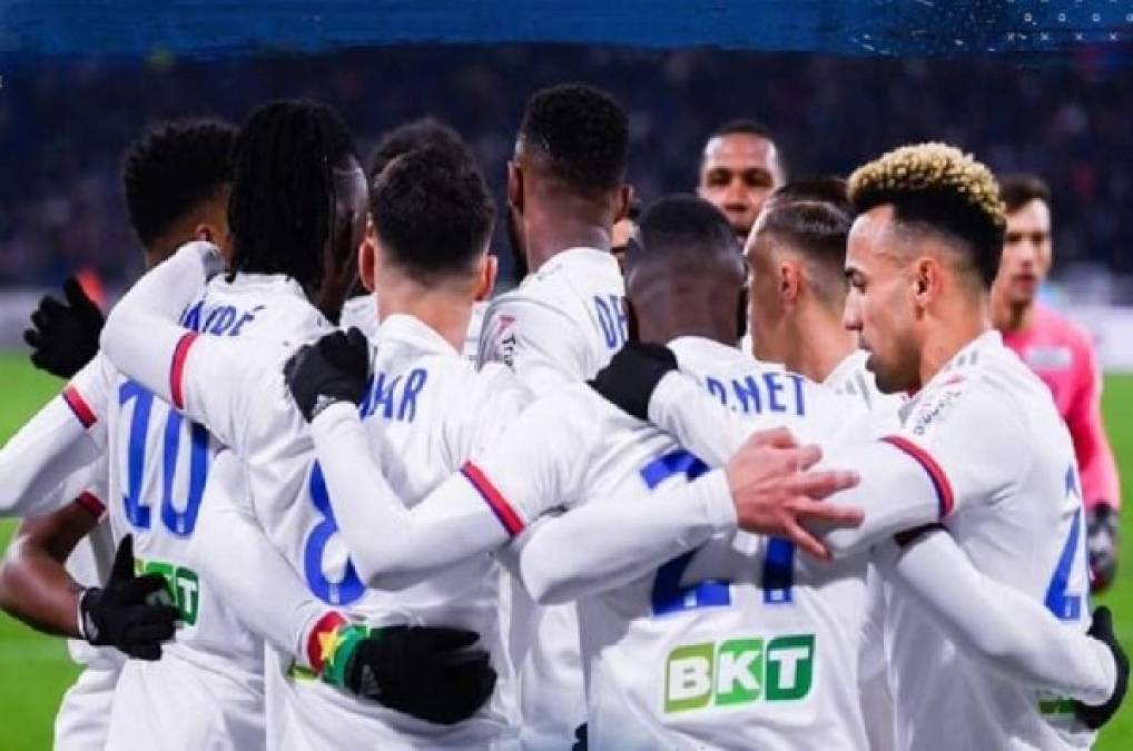 Clubes franceses piden ayudas y estadios con público la próxima temporada