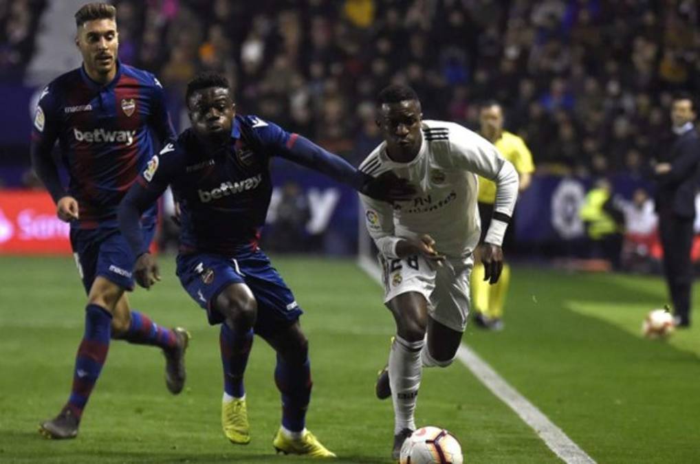 El VAR salva al Real Madrid contra el Levante y ahora va por el Barça