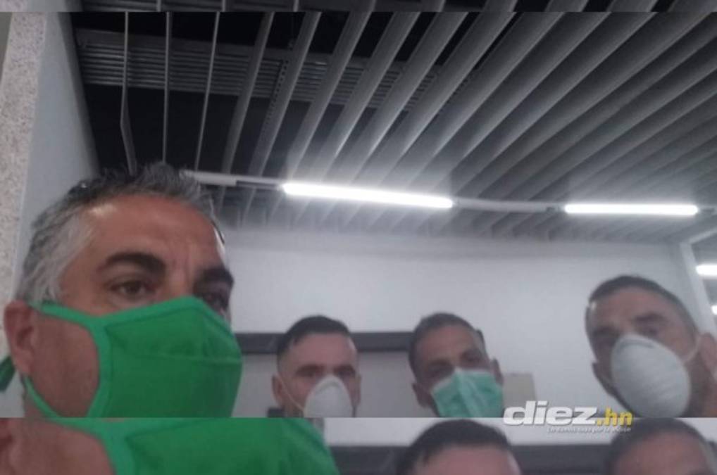 Ramiro Martínez, cuerpo técnico y jugador del Vida, viajaron a Uruguay