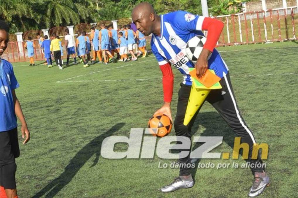 Jerry Palacios se queda sin equipo y ahora entrena futuros delanteros