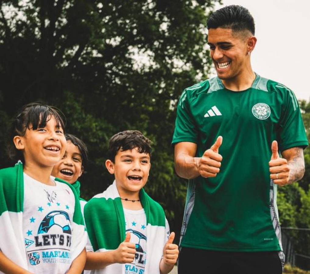 El hondureño Luis Palma visita la Casa Blanca y desata la locura de niños en la gira del Celtic en Estados Unidos