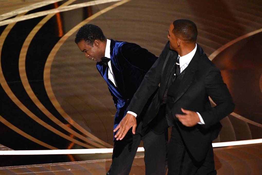Escándalo: Will Smith golpea en la cara a Chris Rock en los Premios Óscar por hacer una broma sobre su esposa