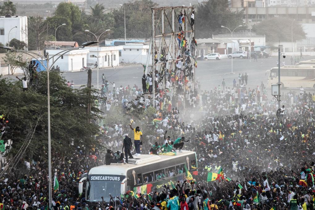 Feriado nacional y una marea humana: Las espectaculares imágenes en Senegal tras ganar la Copa de África