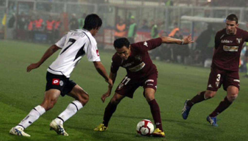 ¡El cuarto con más equipos en el mundo! Rambo de León ficha por su club 25 a sus 42 años: todas las camisas que ha vestido