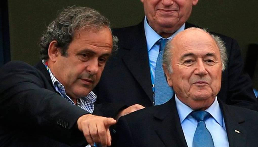 Michel Platini y Joseph Blatter estuvieron involucrados por el escándalo del ‘FIFA Gate’.