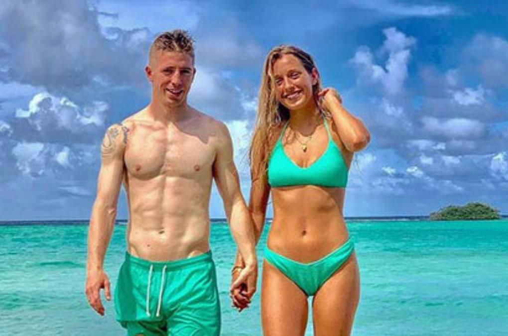 Terminó su relación con futbolista y ahora es novia de otro jugador de la Liga Española: “Desde Londres, con amor”