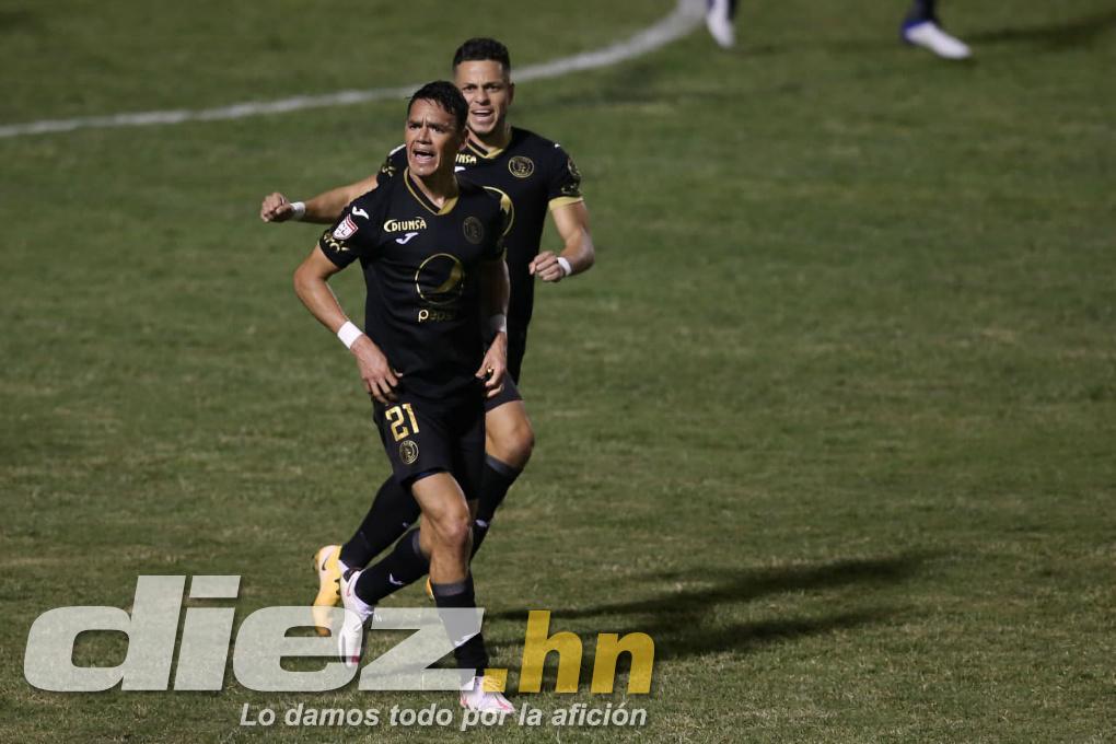 FOTOS: La tristeza de Diego Vázquez rumbo al camerino, las agresiones a jugadores chapines y la chica motagüense que hizo explotar el palco