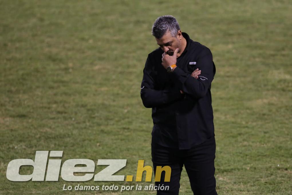 FOTOS: La tristeza de Diego Vázquez rumbo al camerino, las agresiones a jugadores chapines y la chica motagüense que hizo explotar el palco