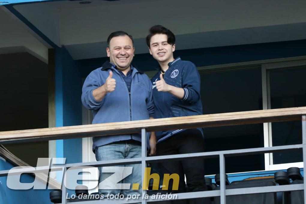 FOTOS: La tristeza de Diego Vázquez rumbo al camerino, las agresiones a jugadores chapines y la chica motagüense que hizo explotar el palco