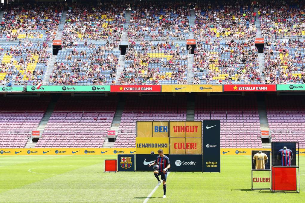 La presentación oficial de Lewandowski en el Camp Nou: su dorsal y qué lo motivó para fichar por el Barcelona
