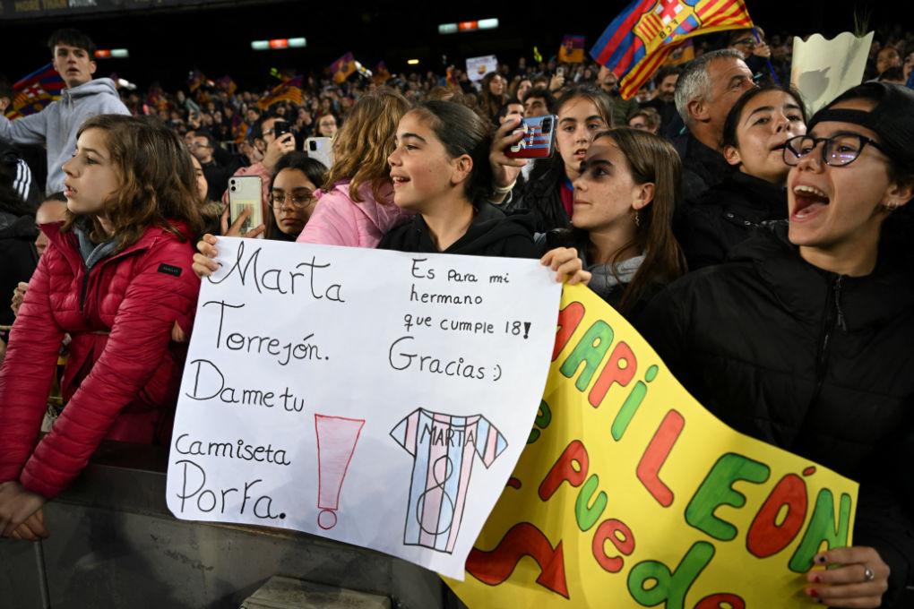 ¡Espectacular! Récord mundial de asistencia en el Camp Nou durante el Barcelona-Wolfsburgo de la Champions femenina