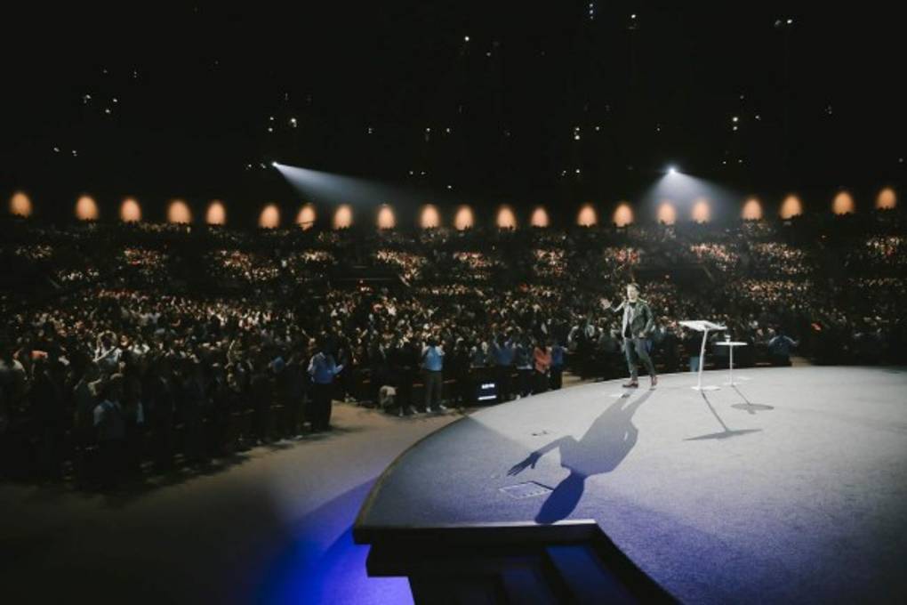 Cash Luna Conoce sus increíbles lujos y su mega iglesia de 45 millones