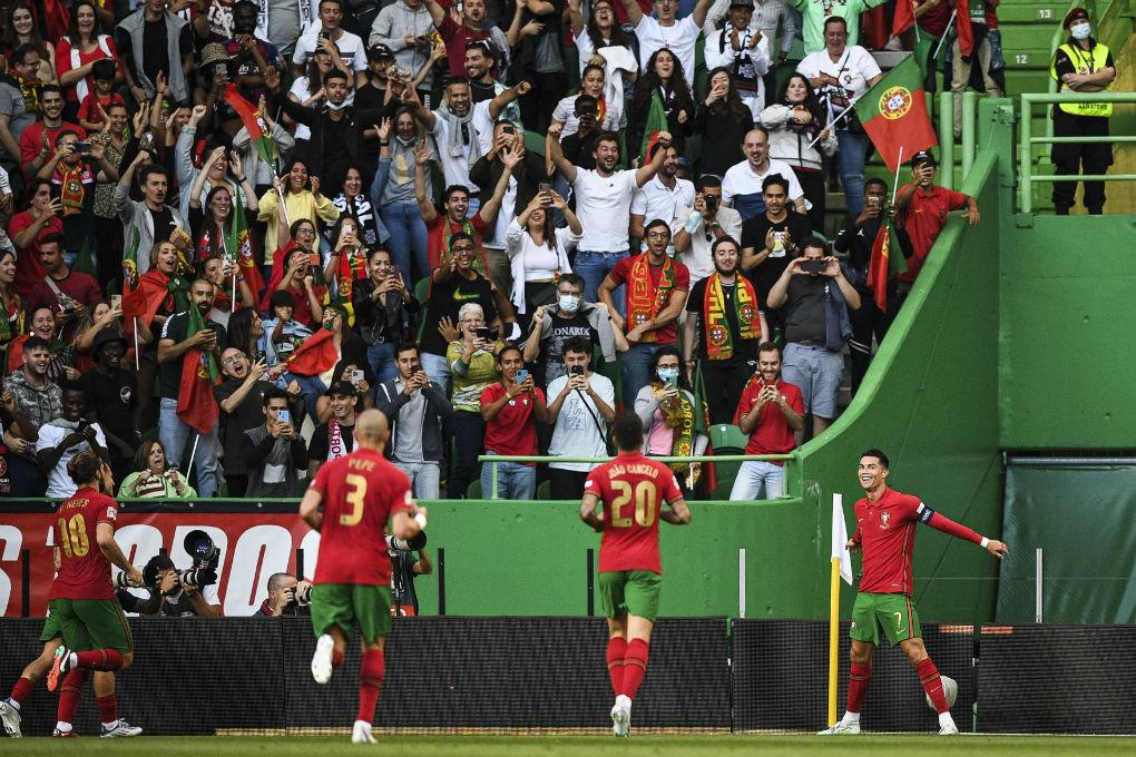 Fotos: Cristiano Ronaldo llega a 117 goles con Portugal gracias a su doblete y su mamá no pudo contener las lágrimas