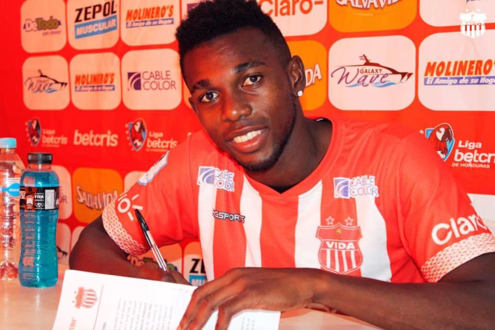 Carlos “Muma” Fernández no podrá jugar con el Vida en este Clausura 2022, FIFA negó su inscripción