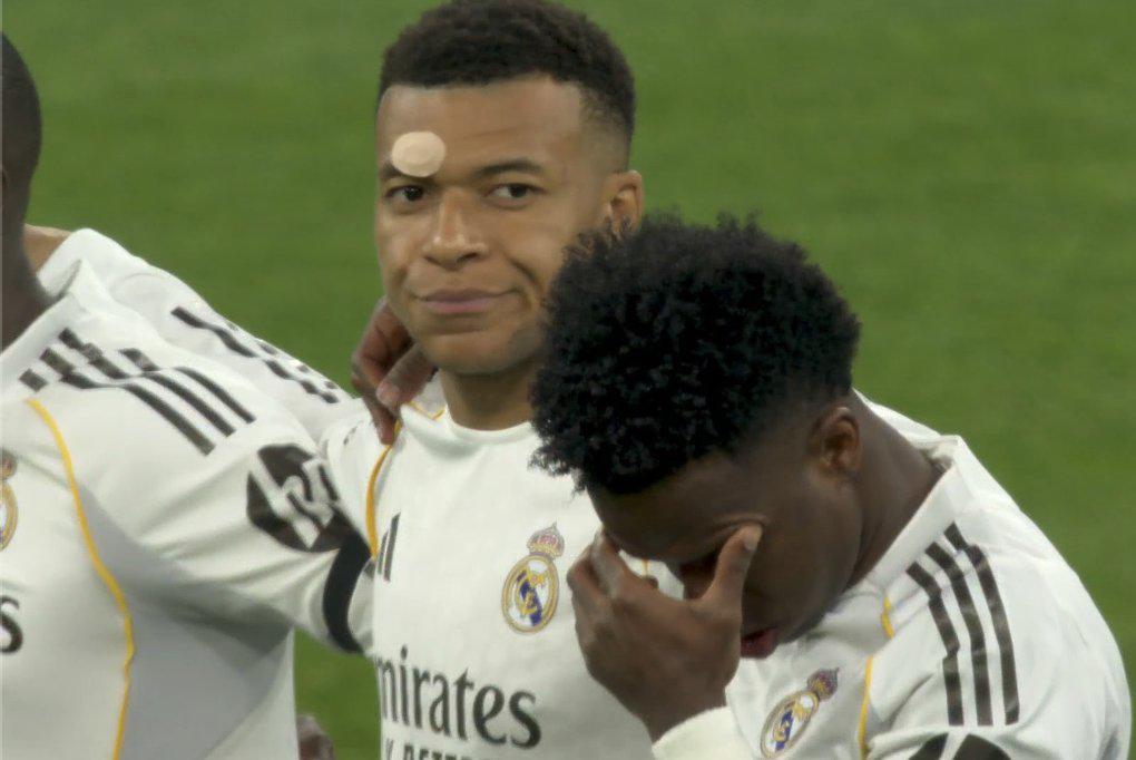 No se vio por TV: Mbappé y su gesto de enfado con la afición, el encapuchado, la jugada de la polémica, ¿y el VAR?