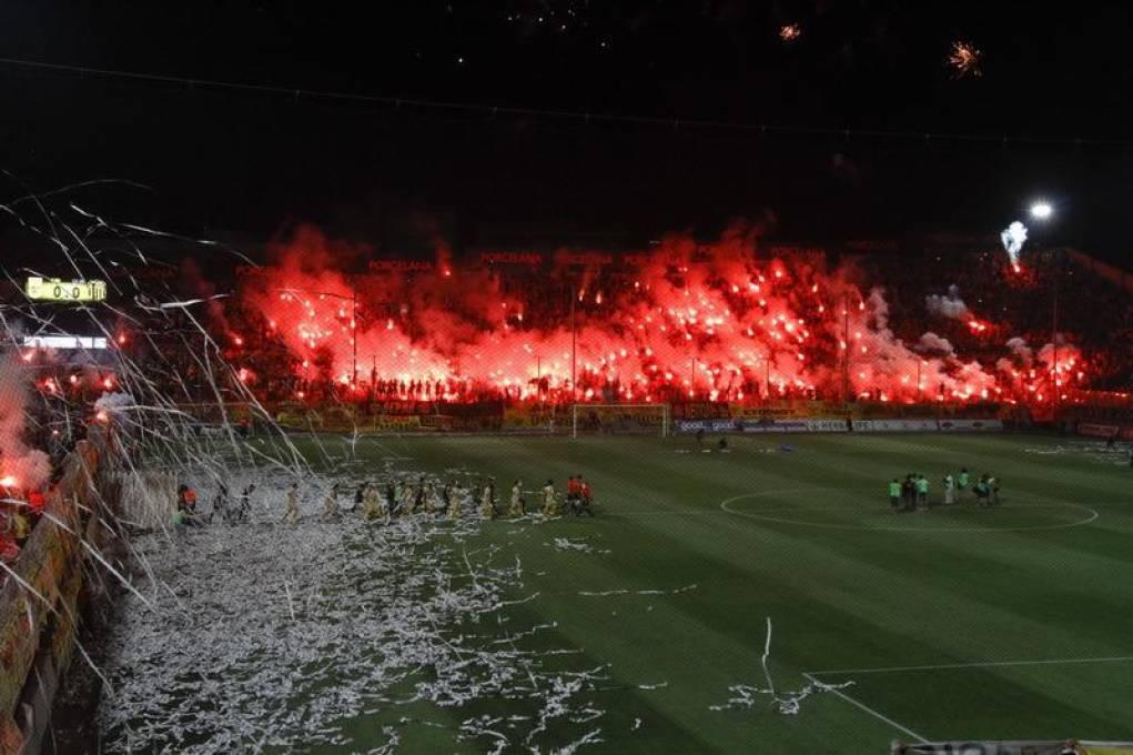¡Un hermoso puerto, tremendo estadio y sus comidas! Así es la nueva casa del hondureño Edwin Rodríguez en Grecia
