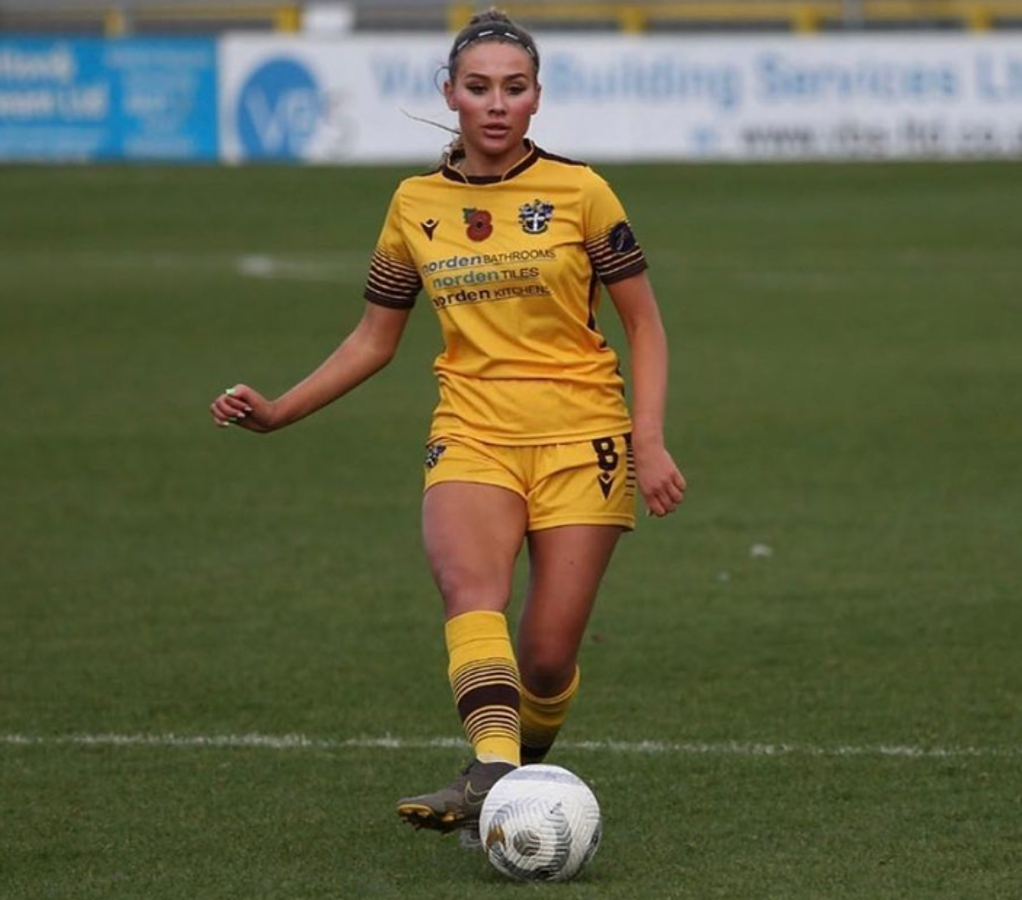 Así es la futbolista que ha sido atacada por su belleza: ‘‘Puedo usar tacones altos y jugar al fútbol’’