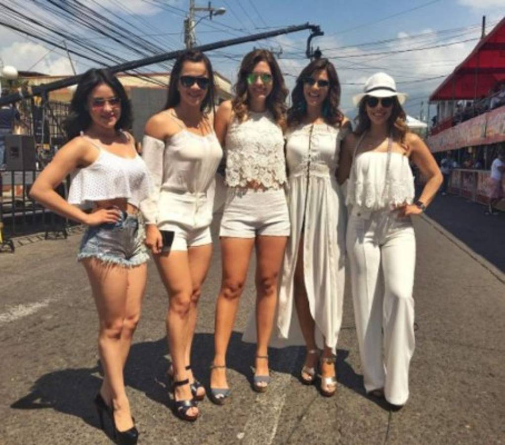 ¡BELLEZA! La campanita se roba el show en el carnaval de La Ceiba