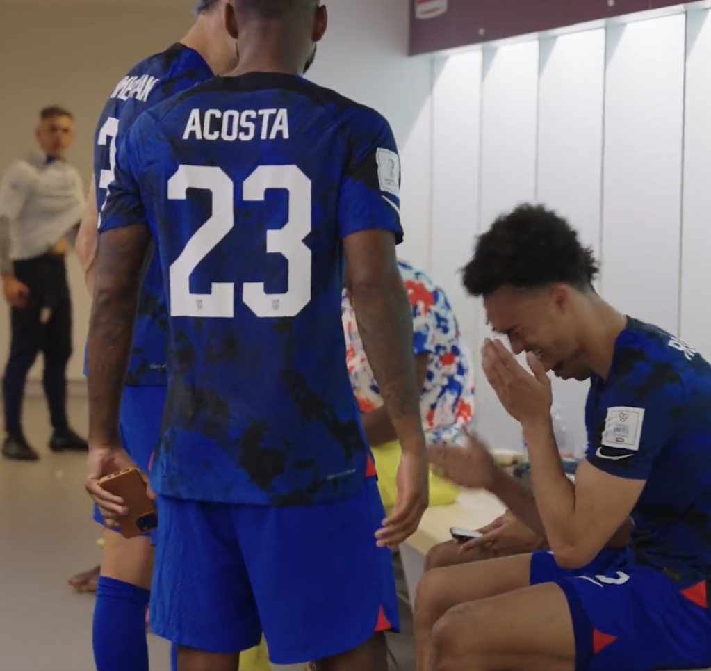 Emotivo: el llanto del jugador de Estados Unidos tras lograr la clasificación a octavos en Qatar 2022