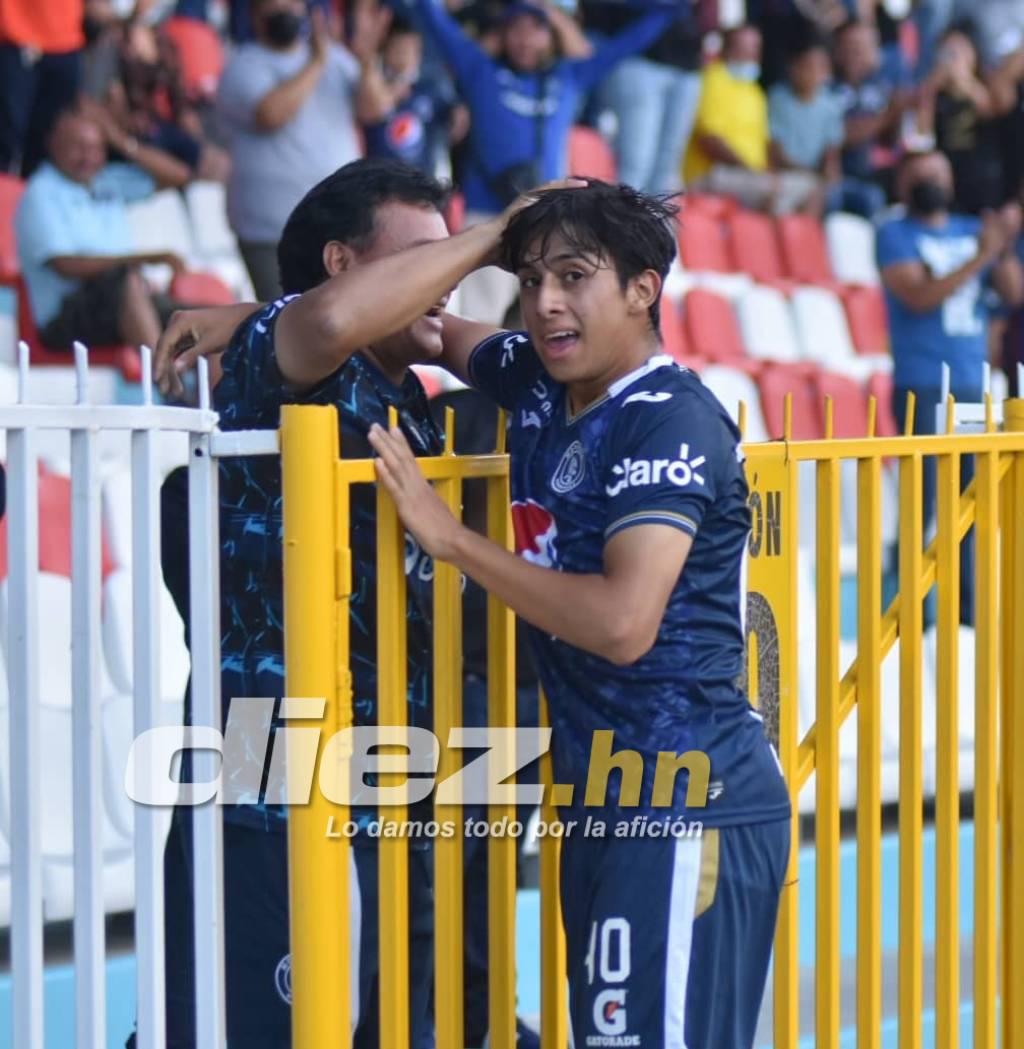 ¿A quién ‘espiaba’ Héctor Vargas? Derroche de bellezas, pasillo a Motagua, el abrazo de Obando con su hijo y tremendo ambiente en Olancho