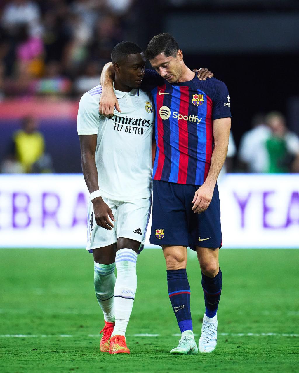 Raphinha le quema el arco al Real Madrid, los agarrones y así fue el debut de Lewandowski con el Barça; Amado Guevara en el Clásico