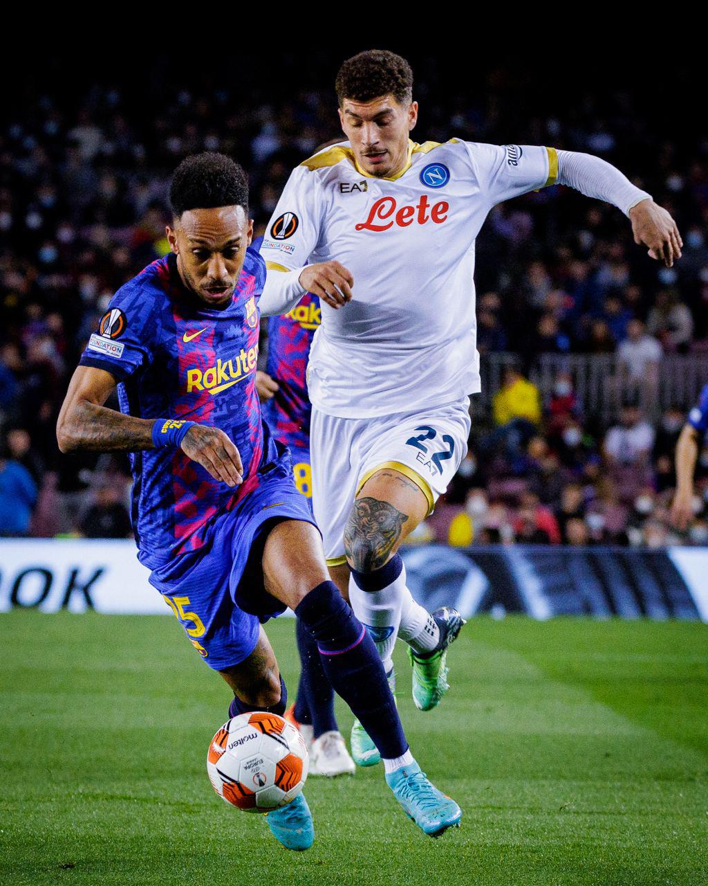 FOTOS: ¿Nuevo fichaje? El crack que estuvo en el Camp Nou, la sentencia a Dembélé y la enorme pancarta en el Barcelona-Napoli