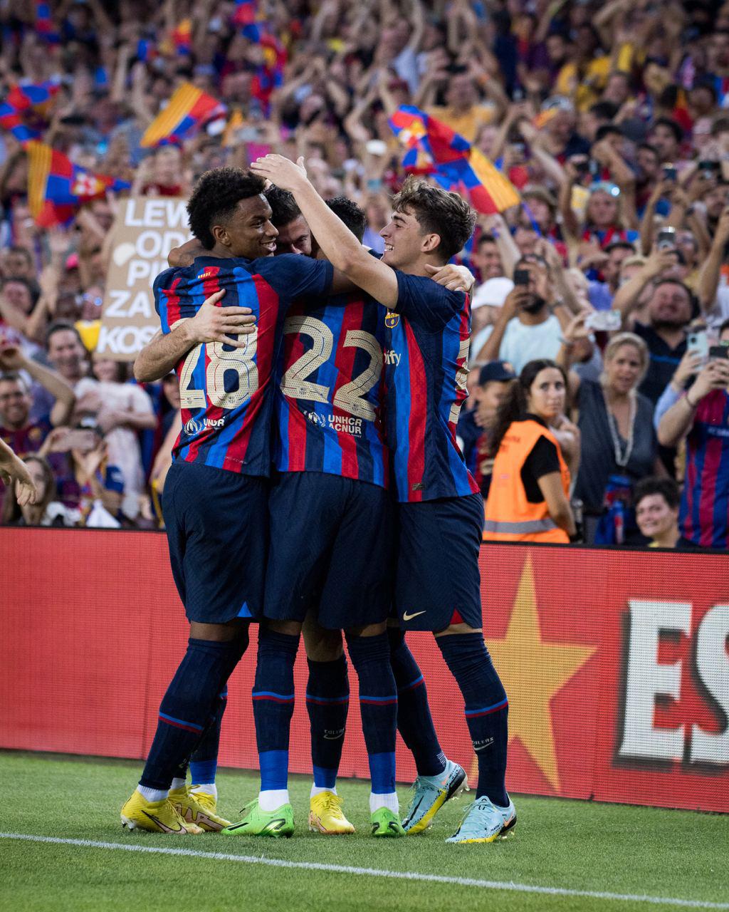 NO SE VIO EN TV: Fue abucheado y no jugó un solo minuto; Dani Alves recibe lo que quería y la promesa de Xavi que ilusiona al Barcelona