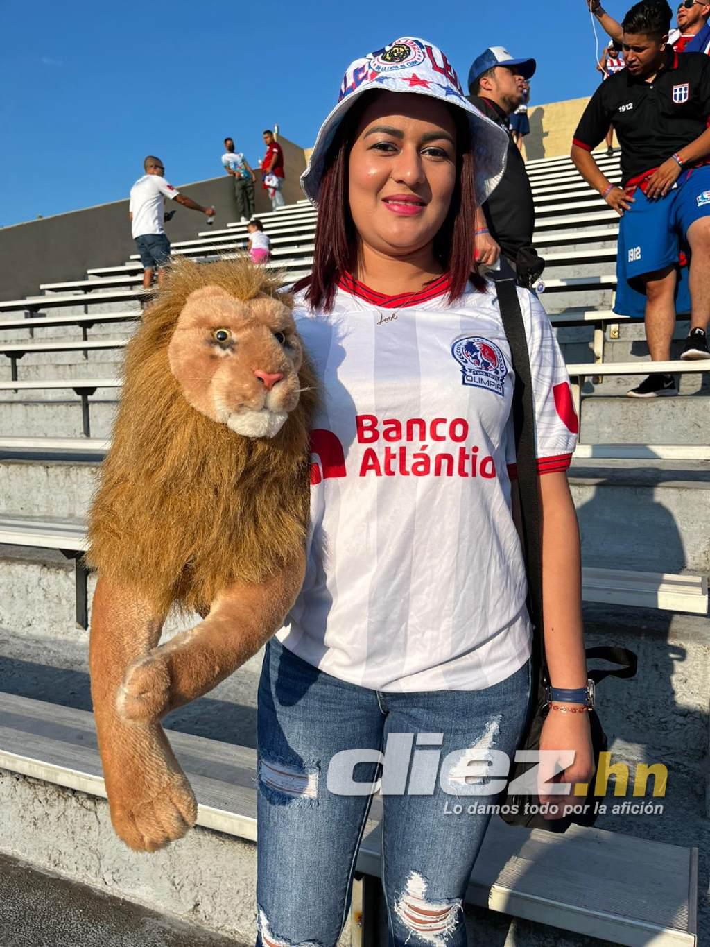 Alegría y ambiente inigualable entre hinchas de Olimpia en New Jersey; Kevin López aclamado por autógrafos en Comunicaciones