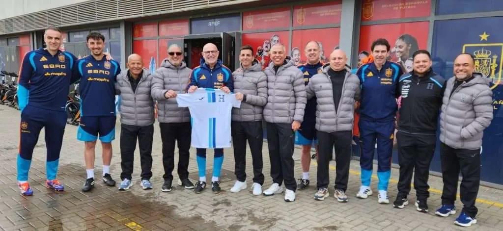 ¡Junto a Lamine Yamal! Directivos de la selección de Honduras visitan concentración de España y así fue el gesto del jugador