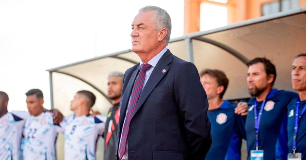Salen a la luz los detalles de la salida de Gustavo Alfaro de Costa Rica y el millonario salario que tendrá en Paraguay