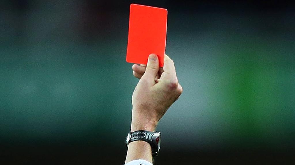 ¡Increíble! Las inusuales reglas de Steven Gerrard en el Aston Villa: Esto pasa si se va mal vestido ¿Y si le sacan tarjeta roja?