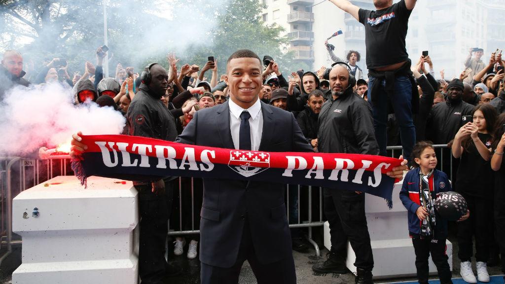Locura total en el Parque de los Príncipes, la felicidad de Mbappé por su renovación e insultos al Real Madrid