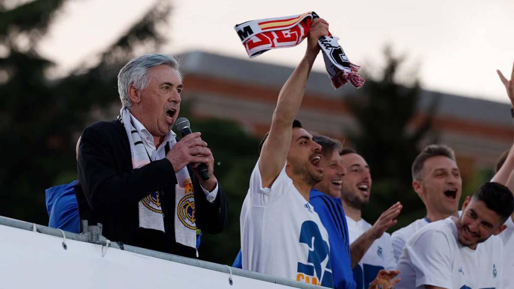 Nuevas fotos del festejo del Real Madrid: Regalo especial para Ancelotti y emotivo abrazo de Florentino Pérez con Marcelo