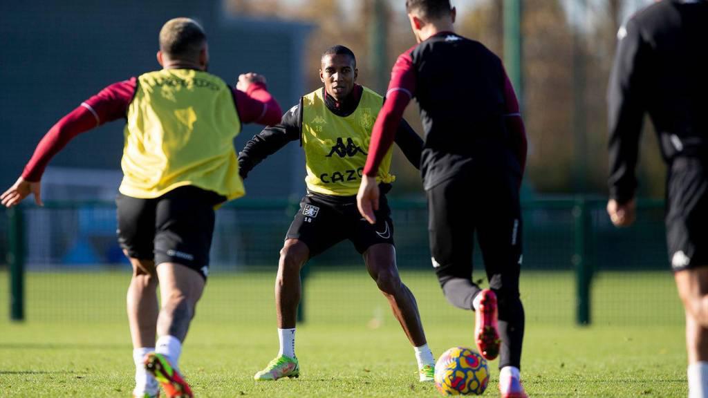 ¡Increíble! Las inusuales reglas de Steven Gerrard en el Aston Villa: Esto pasa si se va mal vestido ¿Y si le sacan tarjeta roja?