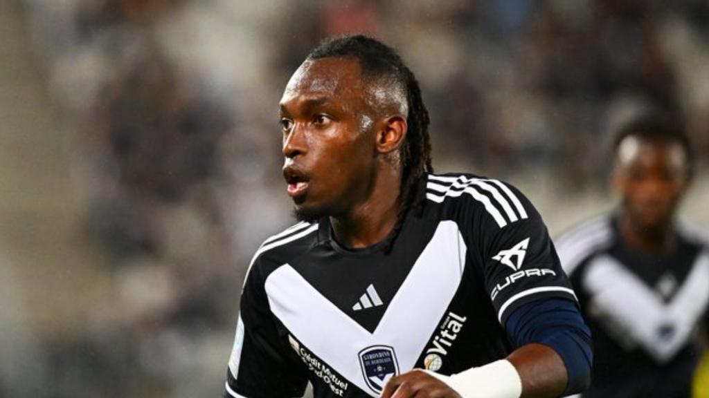 Los legionarios que cambiarán de club para el 2025 y los futbolistas hondureños que pueden irse al extranjero