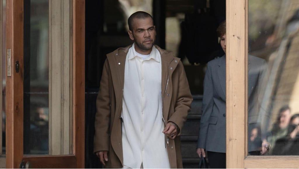 Dani Alves duró 14 meses en la cárcel y ahora está cerca de volver a jugar a su 42 años: la decisión con su nuevo club