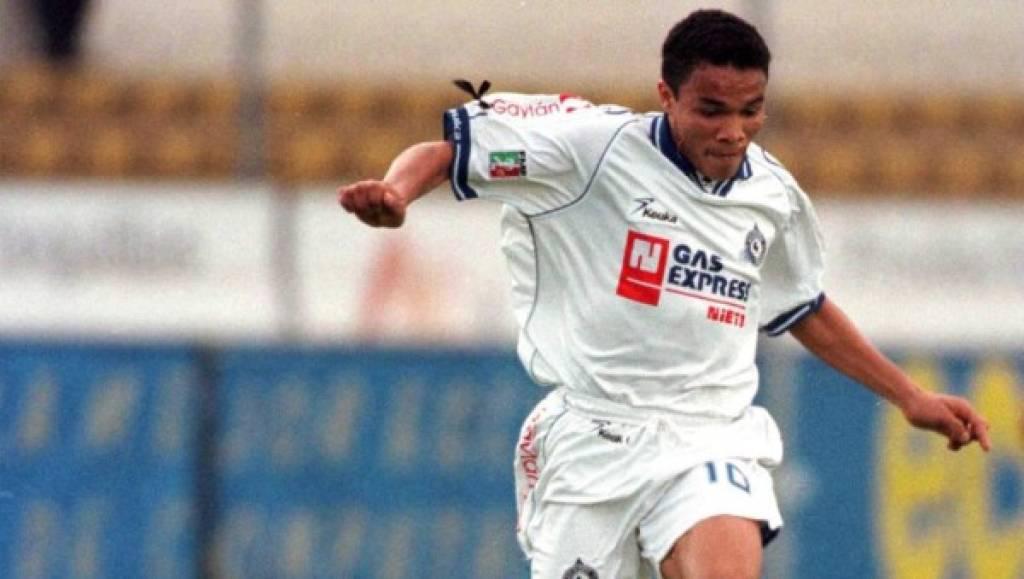 ¡El cuarto con más equipos en el mundo! Rambo de León ficha por su club 25 a sus 42 años: todas las camisas que ha vestido