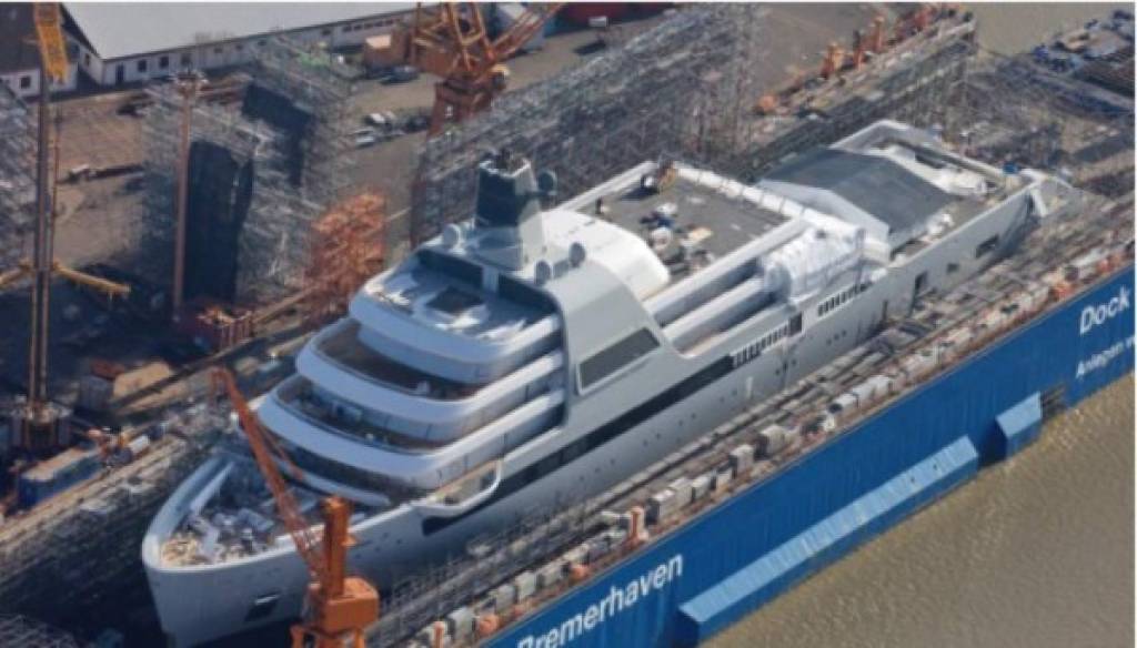La vida de rico de Abramovich, dueño del Chelsea: Su nuevo yate de 500 millones e isla propia