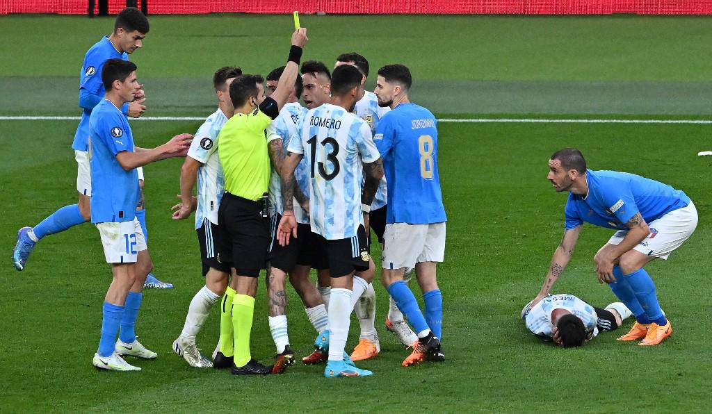 Messi sufre terrible codazo y Chiellini no lo podía agarrar; así festejó Argentina tras golear a Italia y ganar la Finalissima