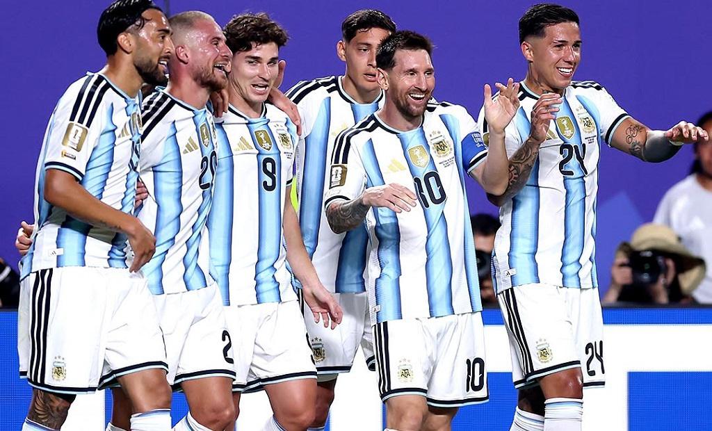 Duro golpe a CR7 y lo que sucede con Messi: la IA revela el campeón del Mundial 2026